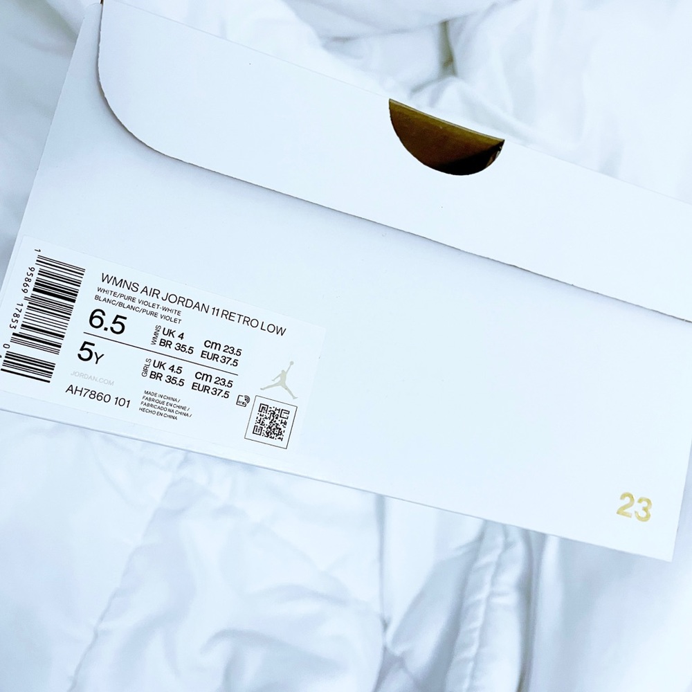 2022 Air Jordan 11 Retro Low®️💜🤍 - Picture 2 of 5